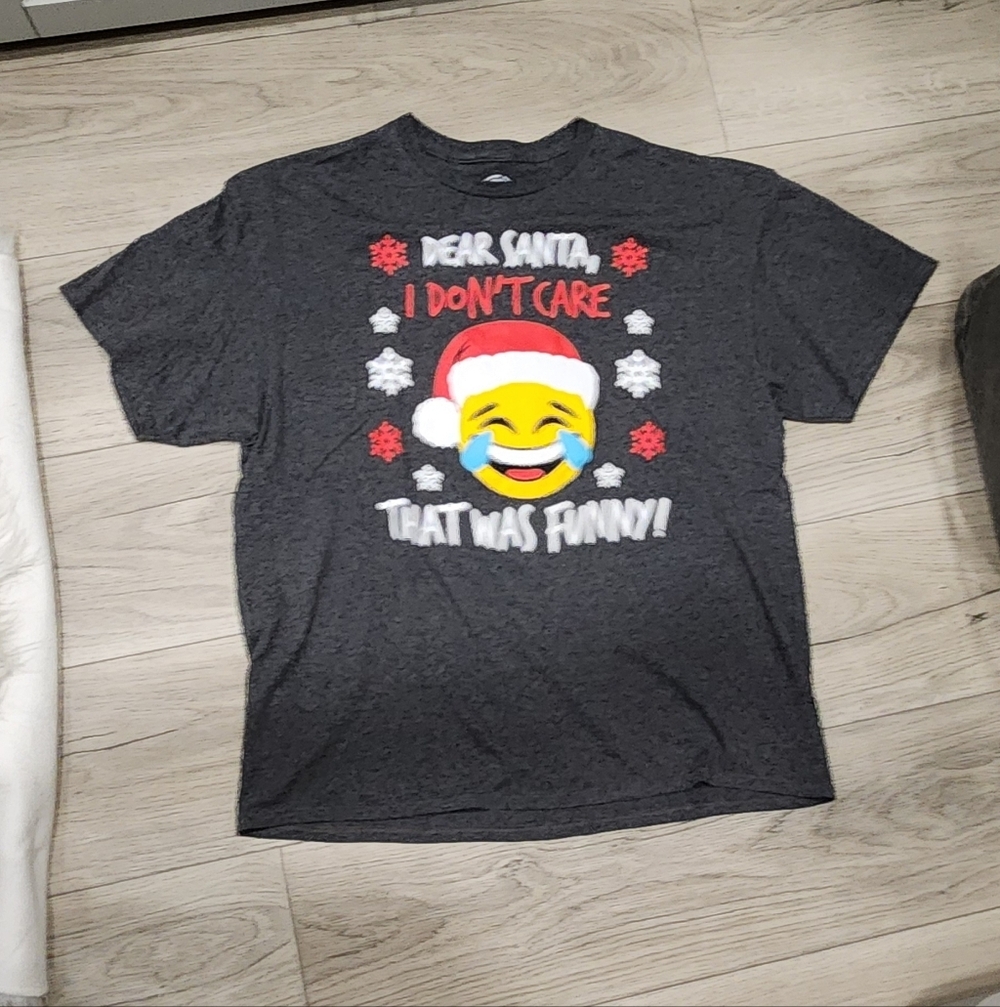 Santa Graphic T-Shirt